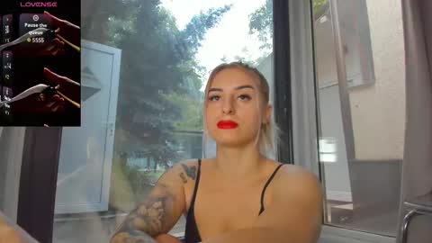 ella_vee online show from 10.02.25