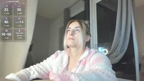 ella_vee online show from 10.14.25