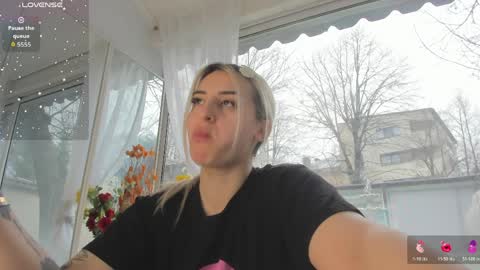 ella_vee online show from 04.04.26