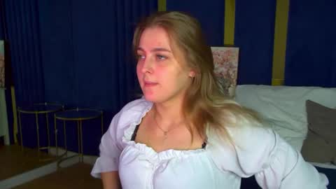 EllaBells online show from 05.05.26