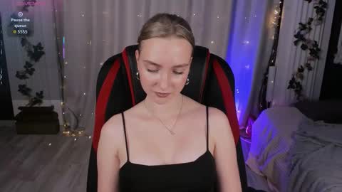 Ella online show from 09.24.25