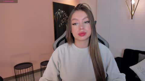 EllaClark online show from 12.03.24