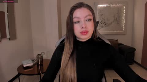 EllaClark online show from 01.05.25
