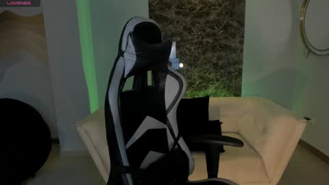 EllaClark online show from 02.02.25