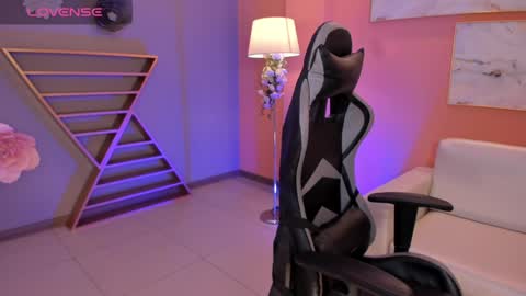 EllaClark online show from 02.03.25