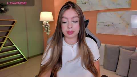 EllaClark online show from 02.05.25