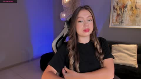 EllaClark online show from 03.03.25