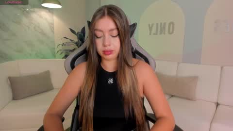 EllaClark online show from 03.08.25