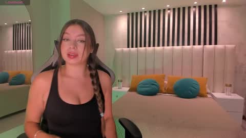 EllaClark online show from 03.09.25