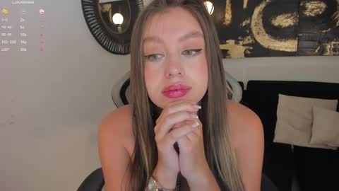 EllaClark online show from 03.11.25
