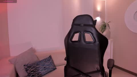 EllaClark online show from 09.08.25