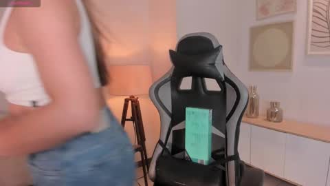 EllaClark online show from 10.03.25