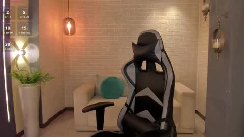 EllaClark online show from 10.08.25