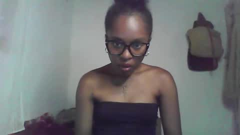 Snapshot of ellah245 chatting on 02.18.26 ellah245 online show from 02.18.26