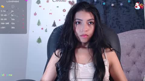 Snapshot of ellajonz chatting on 01.05.25 Ella Amoneth online show from 01.05.25