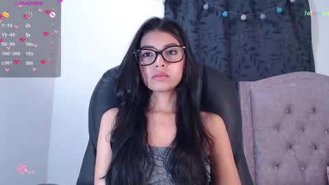 Snapshot of ellajonz chatting on 01.08.25 Ella Amoneth online show from 01.08.25