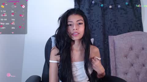 Snapshot of ellajonz chatting on 01.10.25 Ella Amoneth online show from 01.10.25