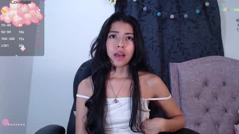 Snapshot of ellajonz chatting on 01.12.25 Ella Amoneth online show from 01.12.25