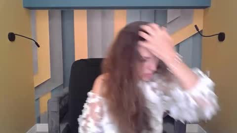 EllaLongs online show from 09.17.25