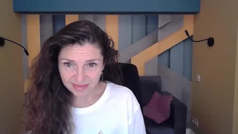 EllaLongs online show from 10.05.25