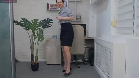 Snapshot of ellamilf chatting on 01.19.25 online show from 01.19.25