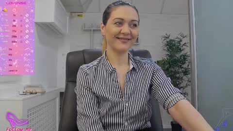 Snapshot of ellamilf chatting on 02.07.25 online show from 02.07.25