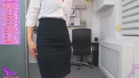 Snapshot of ellamilf chatting on 02.19.25 online show from 02.19.25