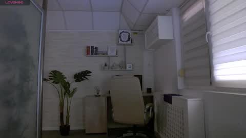 Snapshot of ellamilf chatting on 03.05.25 online show from 03.05.25