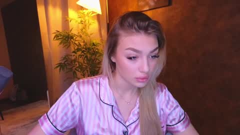 ellamilla online show from 01.07.25
