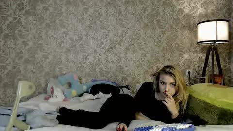 ellamilla online show from 09.09.25