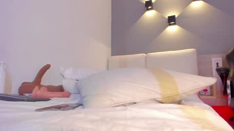 Ella online show from 12.10.24