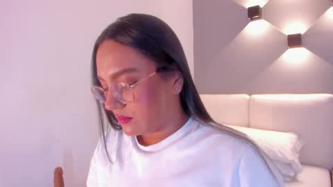 Ella online show from 09.23.25