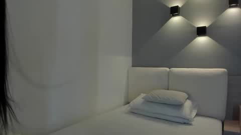 Ella online show from 09.29.25