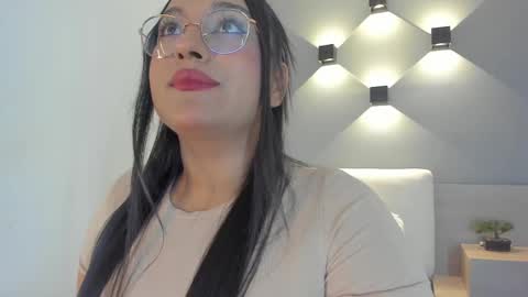 Ella online show from 10.08.25