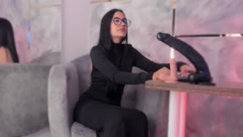  ella  online show from 11.29.25