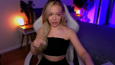 Ella online show from 04.03.26