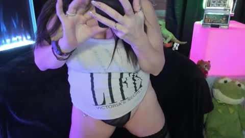 ELLE online show from 11.29.25