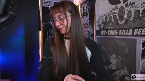 Snapshot of elle_uwu chatting on 12.15.24 follow me on instagram . online show from 12.15.24