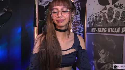 Snapshot of elle_uwu chatting on 12.18.24 follow me on instagram . online show from 12.18.24