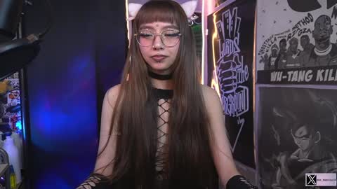 Snapshot of elle_uwu chatting on 01.21.25 follow me on instagram . online show from 01.21.25
