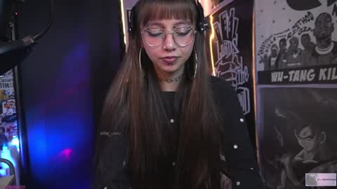 Snapshot of elle_uwu chatting on 02.05.25 follow me on instagram . online show from 02.05.25