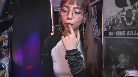Snapshot of elle_uwu chatting on 02.12.25 follow me on instagram . online show from 02.12.25