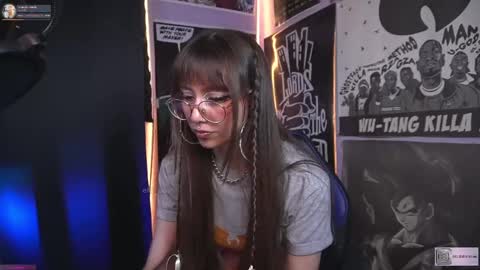 Snapshot of elle_uwu chatting on 02.17.25 follow me on instagram . online show from 02.17.25