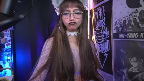 Snapshot of elle_uwu chatting on 02.22.25 follow me on instagram . online show from 02.22.25