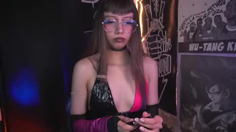 follow me on instagram .    online show from 01.08.26