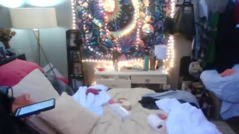 Lizzy Kay Petite online show from 12.31.24