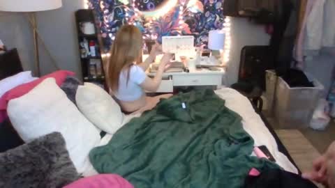 Lizzy Kay Petite online show from 01.19.25