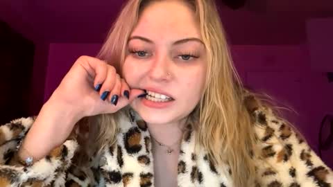 Snapshot of ellejess chatting on 02.26.26 ellejess online show from 02.26.26