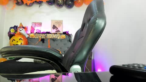  Ellie   online show from 10.29.25