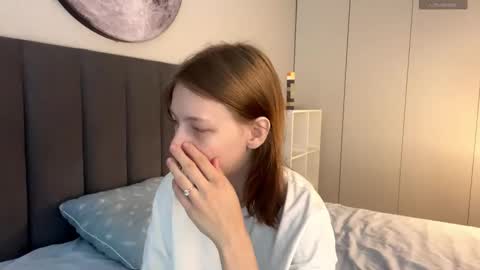 Snapshot of ellie_hollow chatting on 09.21.25 Ellie online show from 09.21.25